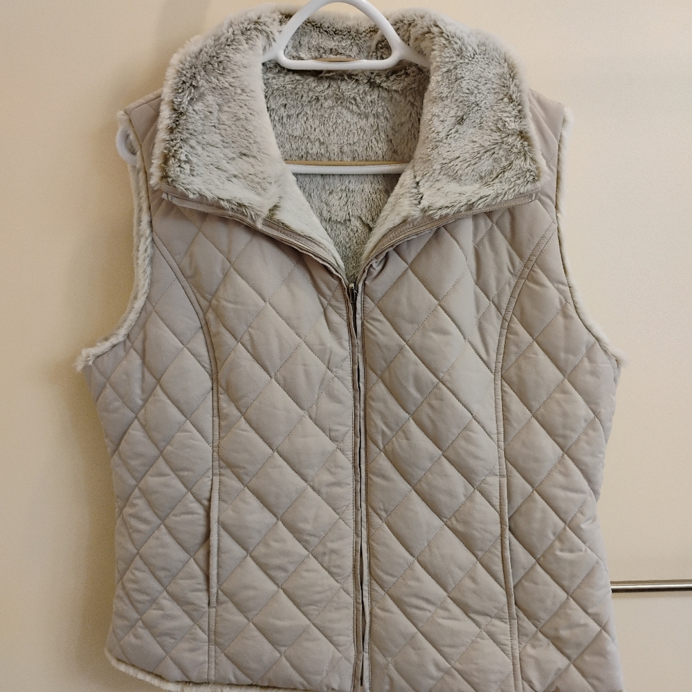 Weatherproof Garmen Company reversible quilted vest